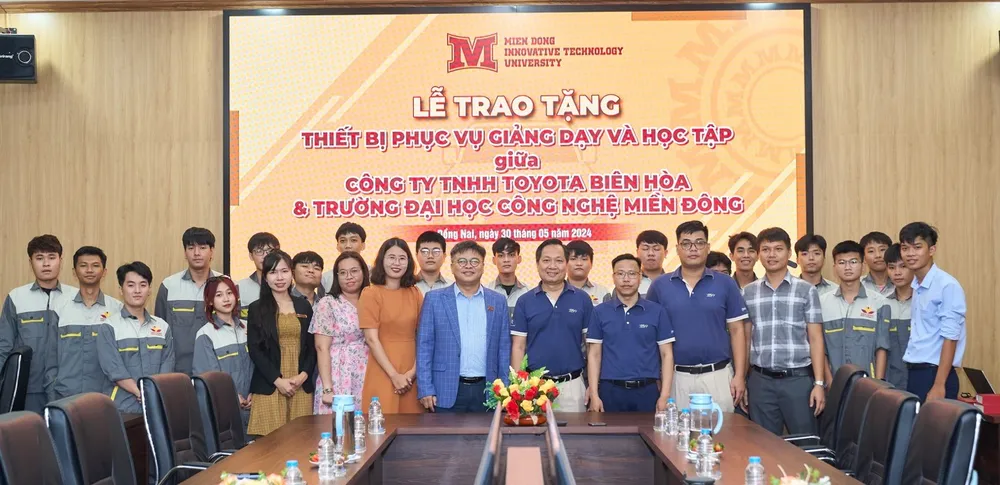 MIT Uni. luôn nhận được sự chú ý từ các doanh nghiệp lớn khi liên tục được trao học bổng và dành tặng cho trường các trang thiết bị giáo dục hiện đại. Đại học Công Nghệ Miền Đông: Nền tảng đào tạo nguồn nhân lực đáp ứng nhu cầu phát triển khu vực Đông Nam Bộ.jpg