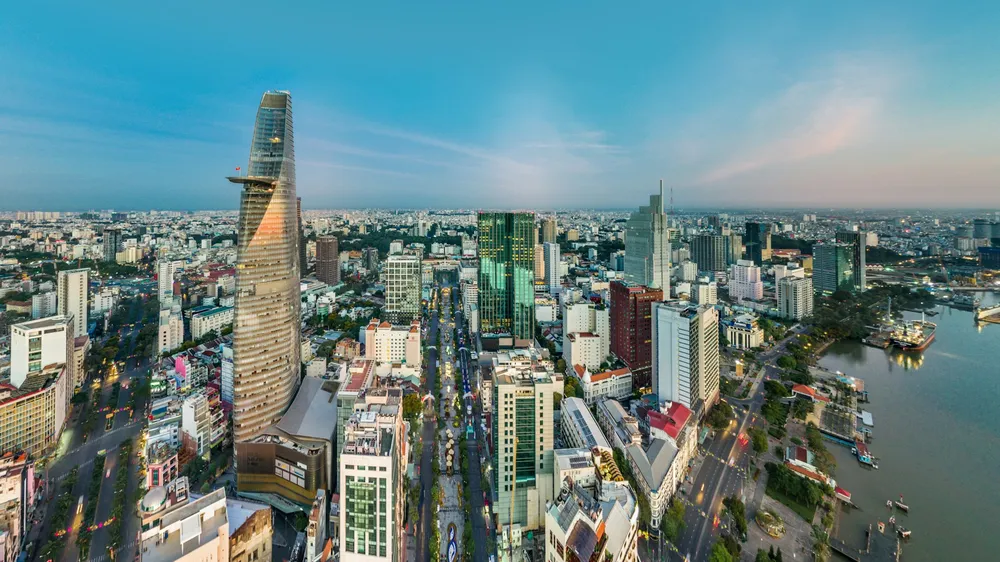 Một góc trung tâm quận 1, TP.HCM - nơi dày đặc những toà cao ốc, thiếu vắng không gian xanh. (Ảnh: Unsplash) Một góc trung tâm quận 1, TP.HCM - nơi dày đặc những toà cao ốc, thiếu vắng không gian xanh.jpeg