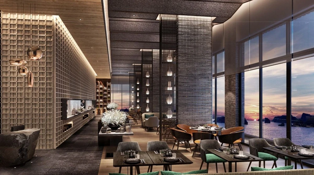 Nhà hàng Roku nơi chủ nhân trải nghiệm hương vị cocktail, rượu sake và các món ăn tinh tế được chế biến theo 6 kỹ thuật ẩm thực đỉnh cao của Nhật Bản. Ảnh: BIM Land ‘Biệt thự trên không’ - tầm nhìn ôm trọn vịnh Hạ Long của InterContinental.jpg
