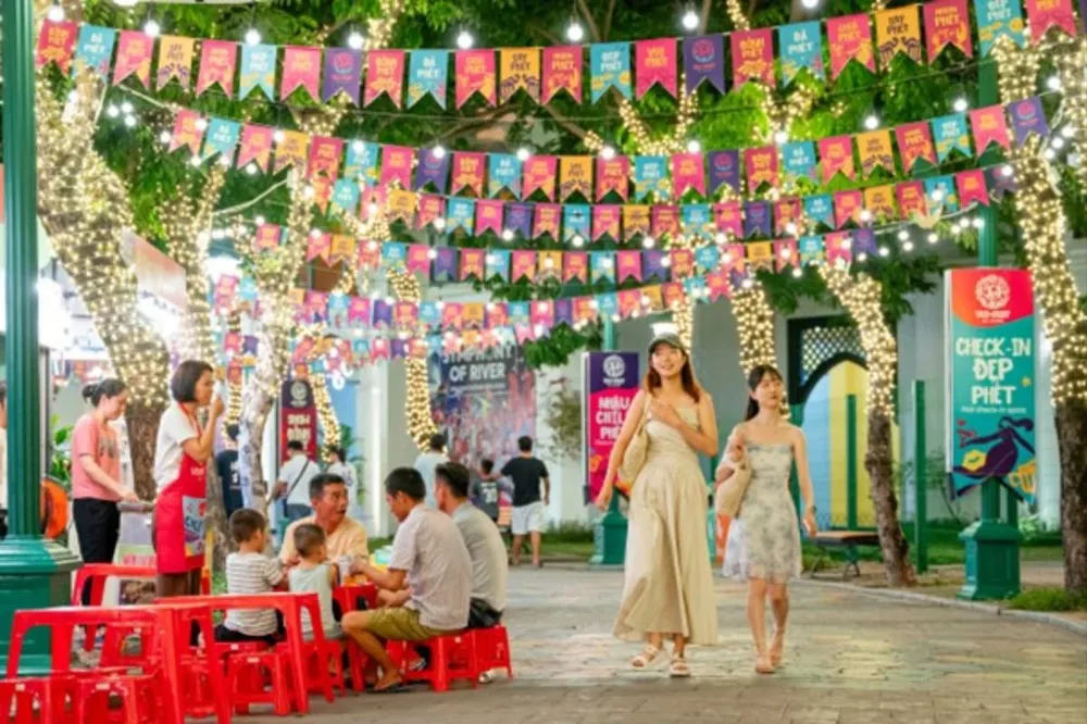 Chợ đêm Vui Phết hứa hẹn sẽ nối dài trải nghiệm của du khách tại Da Nang Downtown mùa hè này. Chợ đêm Vui Phết hứa hẹn sẽ nối dài trải nghiệm của du khách tại Da Nang Downtown mùa hè này.jpg
