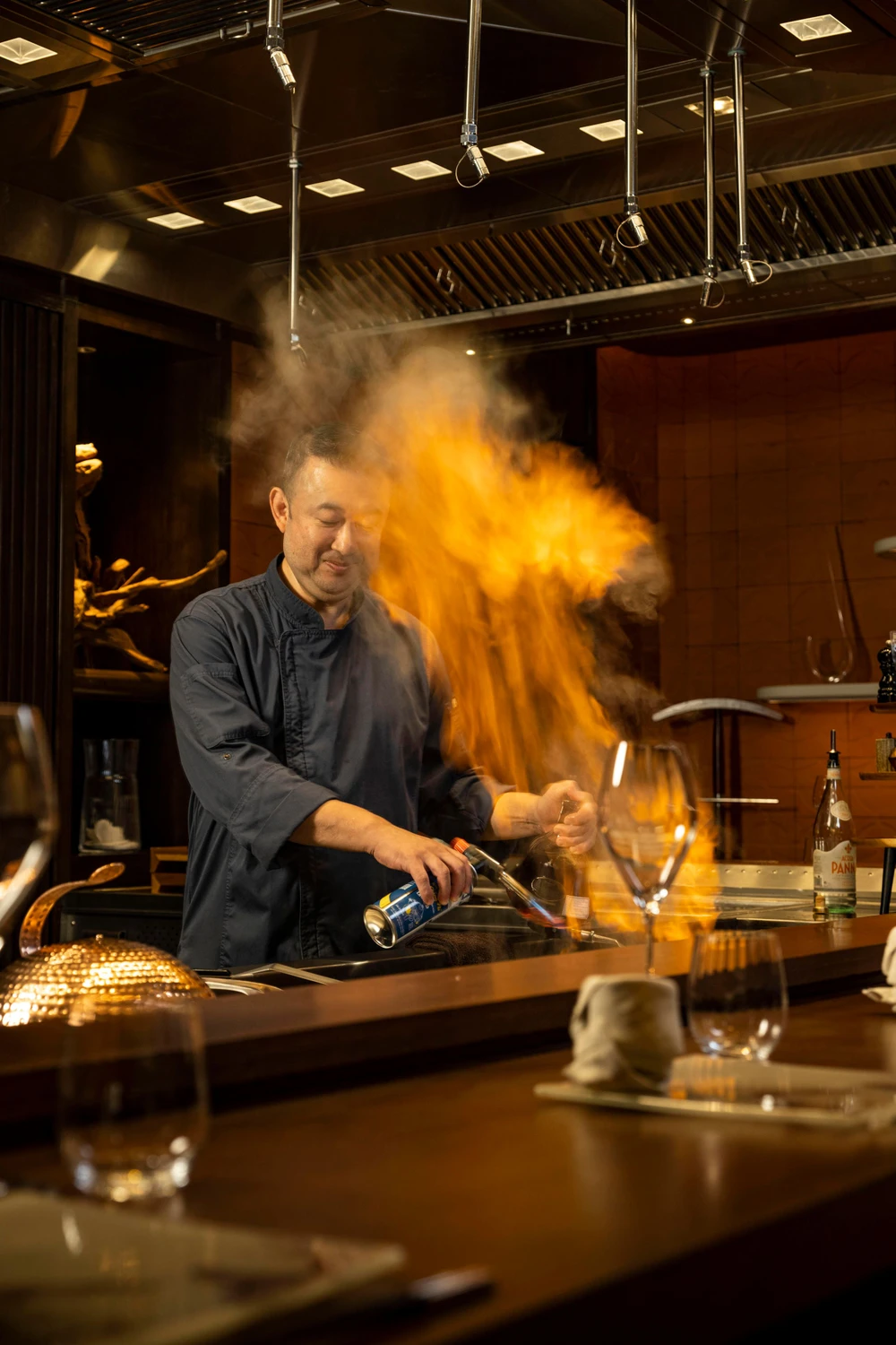 Bếp trưởng Yamaguchi của nhà hàng 1 sao Michelin Hibana by Koki. Bếp trưởng Yamaguchi của nhà hàng 1 sao Michelin Hibana by Koki.jpeg