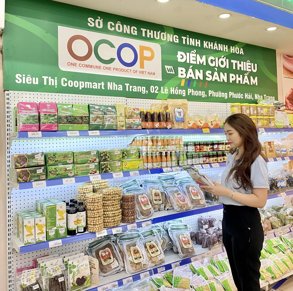 Sản phẩm OCOP được ưu tiên vị trí đẹp mắt trong siêu thị. Sản phẩm OCOP được ưu tiên vị trí đẹp mắt trong siêu thị.jpg