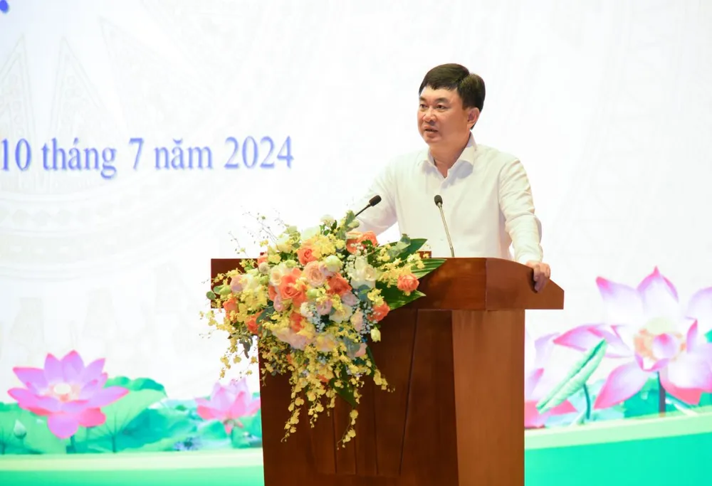 Ông Ngô Hoàng Ngân, Chủ tịch TKV phát biểu tại hội nghị. Ông Ngô Hoàng Ngân, Chủ tịch TKV phát biểu tại hội nghị.jpg