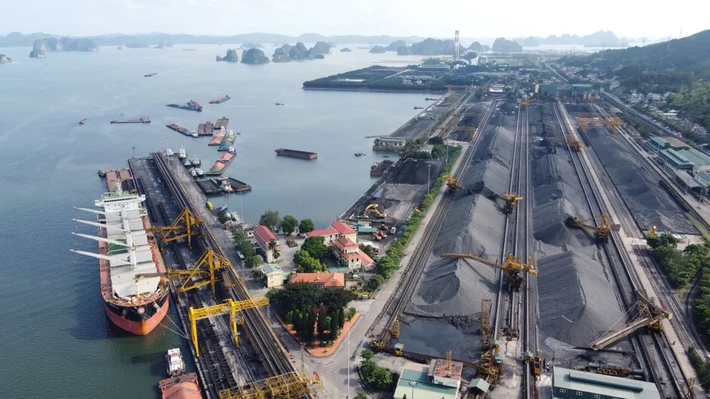 6 tháng năm 2024, TKV cơ bản đạt và vượt mục tiêu kế hoạch đã đề ra. 6 tháng năm 2024, TKV cơ bản đạt và vượt mục tiêu kế hoạch đã đề ra.jpg