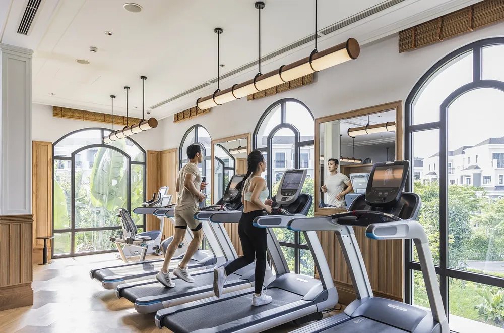 Cư dân Grand Bay Halong Villas hưởng ưu đãi miễn phí 100% khi sử dụng phòng tập gym của Clubhouse trong vòng 12 tháng kể từ thời điểm hoàn thiện biệt thự. Ảnh: BIM Land. Giải mã bộ đôi đặc quyền sống 5 sao tại Grand Bay Halong Villas.jpg