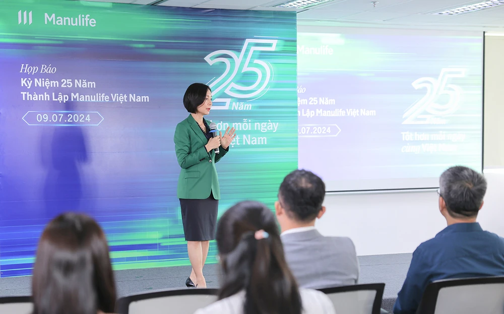 Bà Tina Nguyễn, TGĐ Manulife Việt Nam chia sẻ về hành trình 25 năm phụng sự cộng đồng tại Việt Nam. Bà Tina Nguyễn, TGĐ Manulife Việt Nam chia sẻ về hành trình 25 năm phụng sự cộng đồng tại Việt Nam.JPG