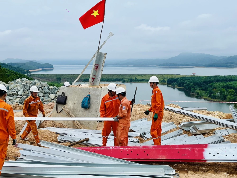 EVN đang thúc đẩy tiến độ thực hiện công tác đầu tư xây dựng. EVN đang thúc đẩy tiến độ thực hiện công tác đầu tư xây dựng.jpg