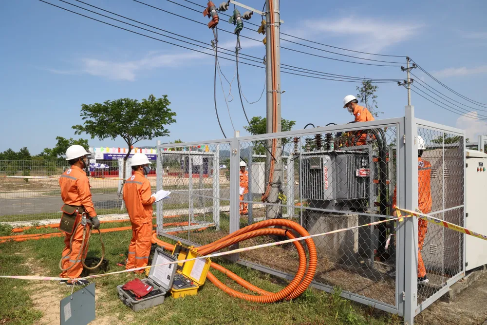 EVNCPC đảm bảo cung cấp điện an toàn, tin cậy, đáp ứng đầy đủ nhu cầu sử dụng điện trên địa bàn các tỉnh miền Trung và Tây Nguyên. EVNCPC đạt nhiều kết quả tích cực trong 6 tháng đầu năm.jpg