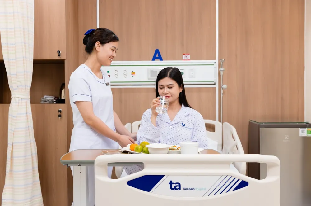 Những bữa ăn của người bệnh đều được chuyên gia dinh dưỡng - tiết chế tư vấn cẩn thận. Ảnh: BVCC Những bữa ăn của người bệnh đều được chuyên gia dinh dưỡng - tiết chế tư vấn cẩn thận.png