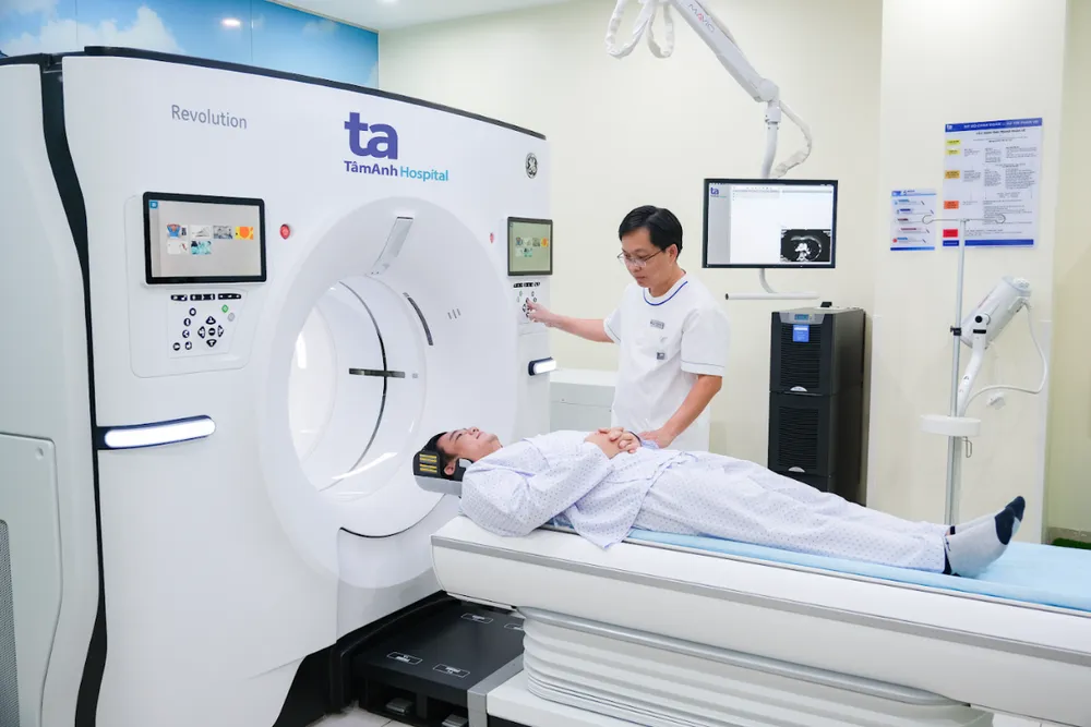 Hệ thống chụp CT 1975 lát cắt tích hợp trí tuệ nhân tạo phiên bản mới nhất vừa được Bệnh viện Đa khoa Tâm Anh TP.HCM đưa vào sử dụng. Hệ thống chụp CT 1975 lát cắt tích hợp trí tuệ nhân tạo phiên bản mới nhất vừa được Bệnh viện Đa khoa Tâm Anh TP.HCM đưa vào sử dụng.png