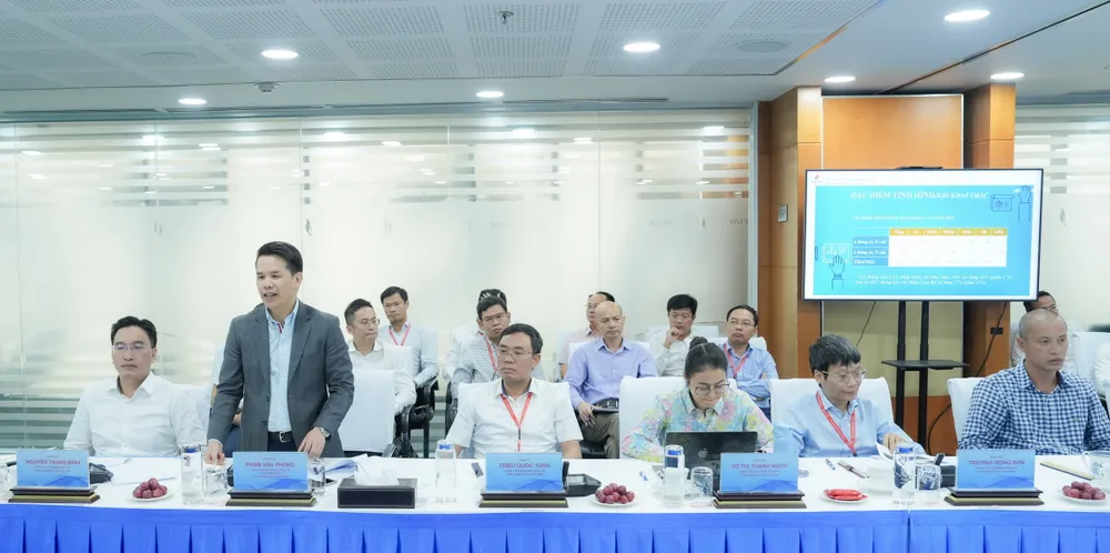 Tổng Giám đốc PV GAS Phạm Văn Phong báo cáo tình hình thực hiện SXKD 6 tháng năm 2024. 6 tháng năm 2024, PV GAS vượt kế hoạch doanh thu và lợi nhuận.jpg