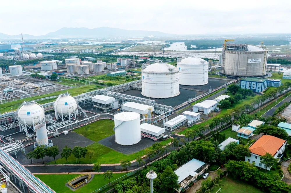 PV GAS sở hữu hệ thống hạ tầng kho cảng LNG hoàn chỉnh tại Việt Nam. PV GAS sở hữu hệ thống hạ tầng kho cảng LNG hoàn chỉnh tại Việt Nam.JPG