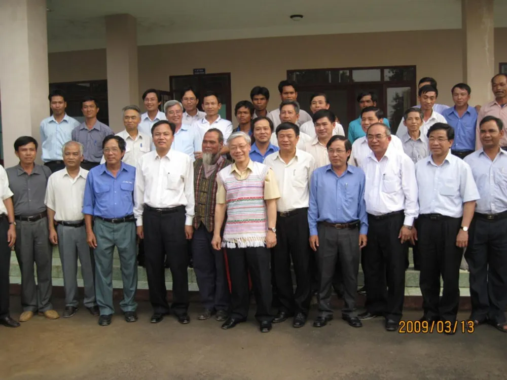 Tổng Bí thư Nguyễn Phú Trọng, lúc đó là Ủy viên Bộ Chính trị, Chủ tịch Quốc hội khóa XII (2007 – 2011) đã đến thăm công trình xây dựng Nhà máy Thủy điện Đồng Nai 3, thuộc vùng đất giáp ranh giữa xã Lộc Lâm, huyện Bảo Lâm (tỉnh Lâm Đồng) với xã Đắk Som, huyện Đắk Glong (tỉnh Đắk Nông). Nhớ về chuyến thăm của Tổng Bí thư Nguyễn Phú Trọng tại công trình Nhà máy Thủy điện Đồng Nai 3.png