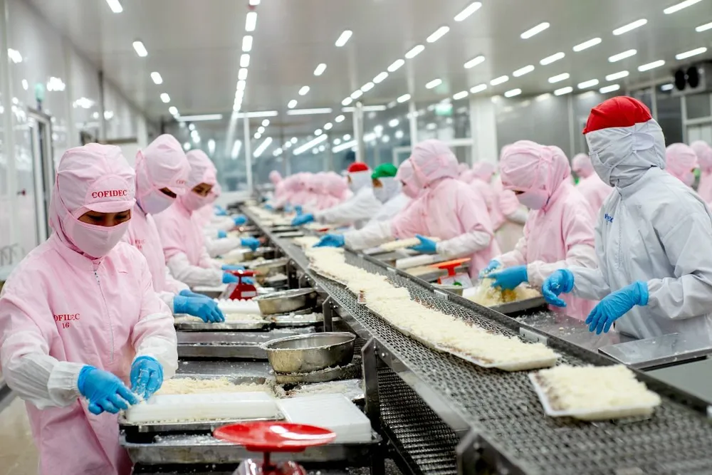 Dây chuyền tẩm bột tôm - xưởng thủy sản công ty Phát triển Kinh tế Duyên hải (Cofidec) - Ảnh: SATRA Dây chuyền tẩm bột tôm - xưởng thủy sản công ty Phát triển Kinh tế Duyên hải (Cofidec).jpg