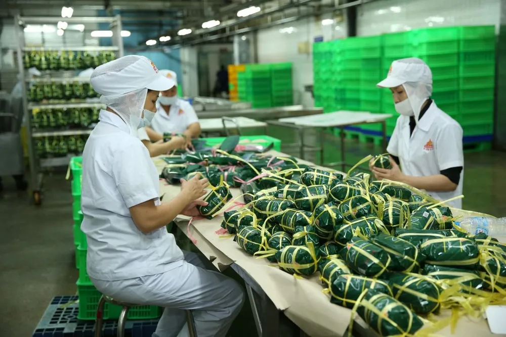 Vissan luôn tập trung nghiên cứu cải tiến sản phẩm để phù hợp với khẩu vị vùng miền, thị hiếu và văn hóa tiêu dùng nhưng không làm giảm chất lượng sản phẩm - Ảnh: SATRA SATRA chú trọng nâng cao chất lượng và dịch vụ nhằm đương đầu với thách thức thị trường.JPG