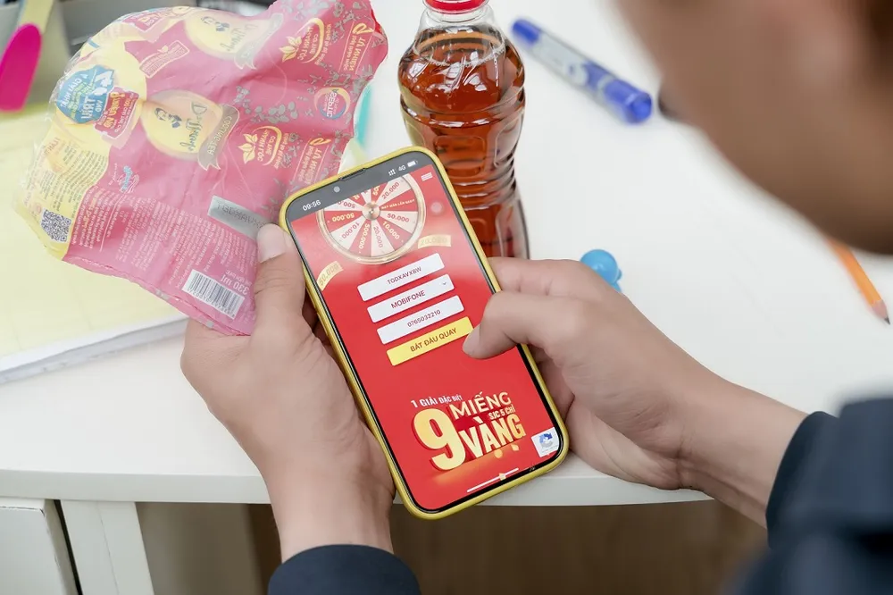 Thanh lọc cơ thể với Trà Dr Thanh và xé nhãn chai, lấy mã code tham gia quay số tại chương trình “Xé nhãn Trà Dr Thanh, 1 lần trúng x9 lần quà” là niềm vui mỗi ngày của nhiều người tiêu dùng hiện nay. 3 bước đơn giản để có cơ hội trúng 9 miếng vàng SJC cùng Trà Dr Thanh.jpg