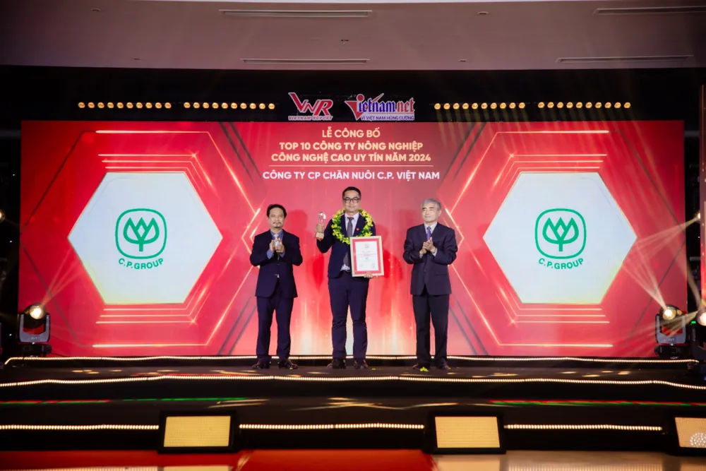 CP Việt Nam được vinh danh Top công ty nông nghiệp công nghệ cao uy tín.JPG