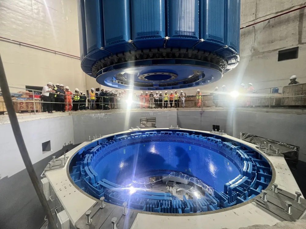 EVN hạ đặt thành công rotor tổ máy số 1 dự án Thủy điện Ialy mở rộng.jpg