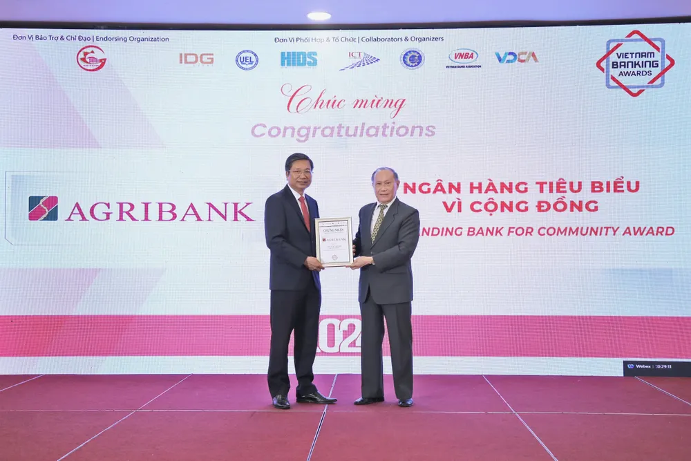 Agribank nhiều năm liền nhận được danh hiệu “Ngân hàng tiêu biểu vì cộng đồng” Agribank nhiều năm liền nhận được danh hiệu “Ngân hàng tiêu biểu vì cộng đồng”.jpg