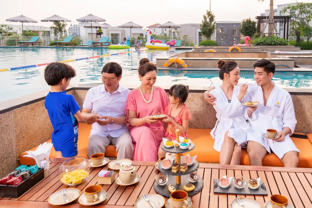 Gia đình tận hưởng kỳ nghỉ cao cấp tại Oakwood Ha Long Bay.jpg