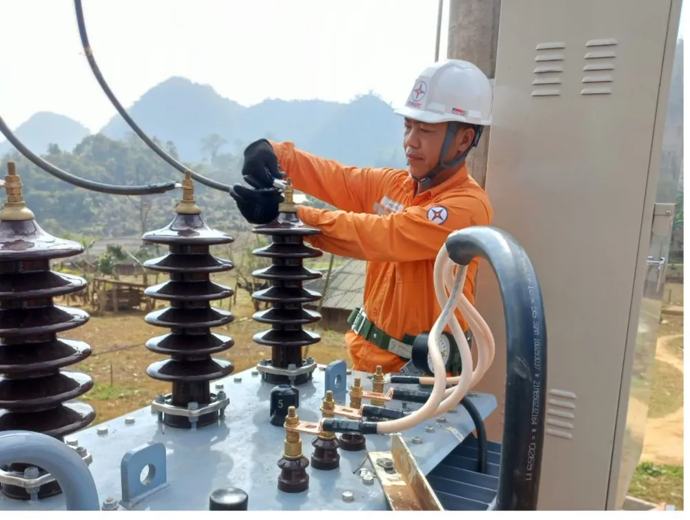 EVNNPC đảm bảo cung cấp điện ổn định phục vụ phát triển kinh tế - xã hội, đáp ứng nhu cầu sinh hoạt của nhân dân. 7 tháng, EVNNPC tăng hơn 13% điện thương phẩm.png