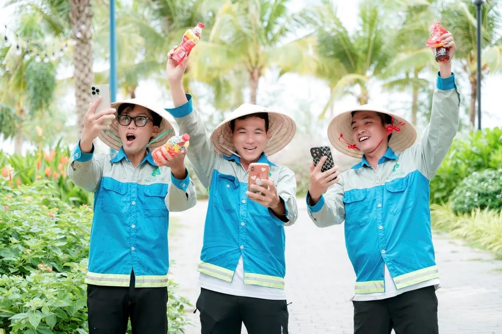 Vừa giải khát, thanh lọc cơ thể giúp bản thân tươi mát mỗi ngày , vừa có cơ hội 1 lần trúng 9 miếng vàng SJC cùng hàng ngàn giải thưởng giá trị trong hôm nay với Trà Dr Thanh. ai-se-may-man-trung-1-lan-9-mieng-vang-sjc-trong-tuan-nay-nho-uong-tra-dr-thanh-5.jpg
