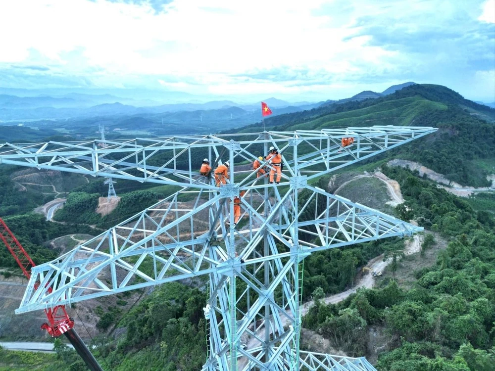 Khen thưởng 29 cá nhân của PC Đắk Nông thi công xây dựng dự án đường dây 500kV mạch 3.jpg