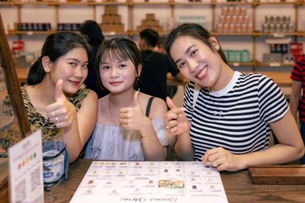 Những không gian cà phê như Là Việt tại Vinpearl Harbour luôn được du khách yêu thích. Những không gian cà phê như Là Việt tại Vinpearl Harbour luôn được du khách yêu thích.jpg