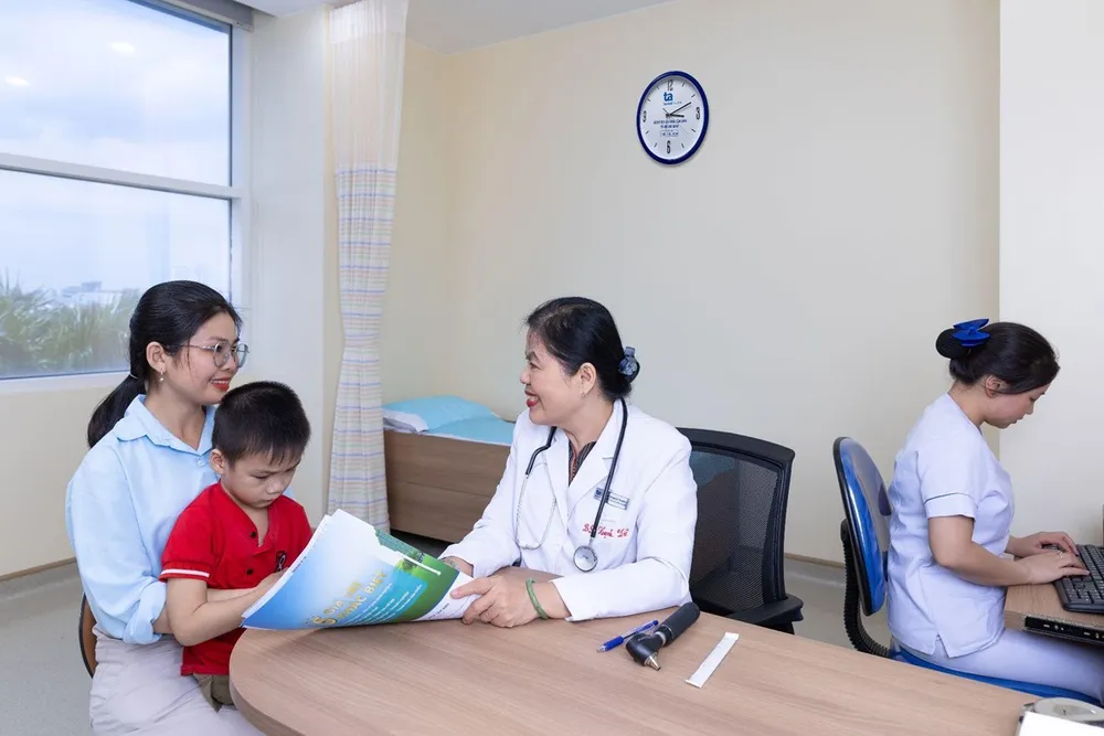 Những khách hàng đầu tiên trải nghiệm dịch vụ thăm khám, điều trị chất lượng cao tại Phòng khám Đa khoa Tâm Anh quận 7. Ảnh: Phòng khám Đa khoa Tâm Anh quận 7. phong-kham-da-khoa-tam-anh-quan-7-chinh-thuc-di-vao-hoat-dong-3.jpg