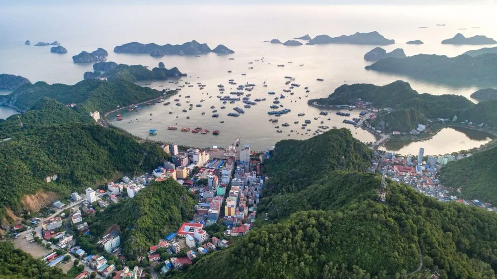 Đảo Cát Bà được định hướng phát triển du lịch sinh thái bền vững. cat-ba-phat-trien-du-lich-sinh-thai-ben-vung-hut-khach-chi-tieu-cao-2.jpg