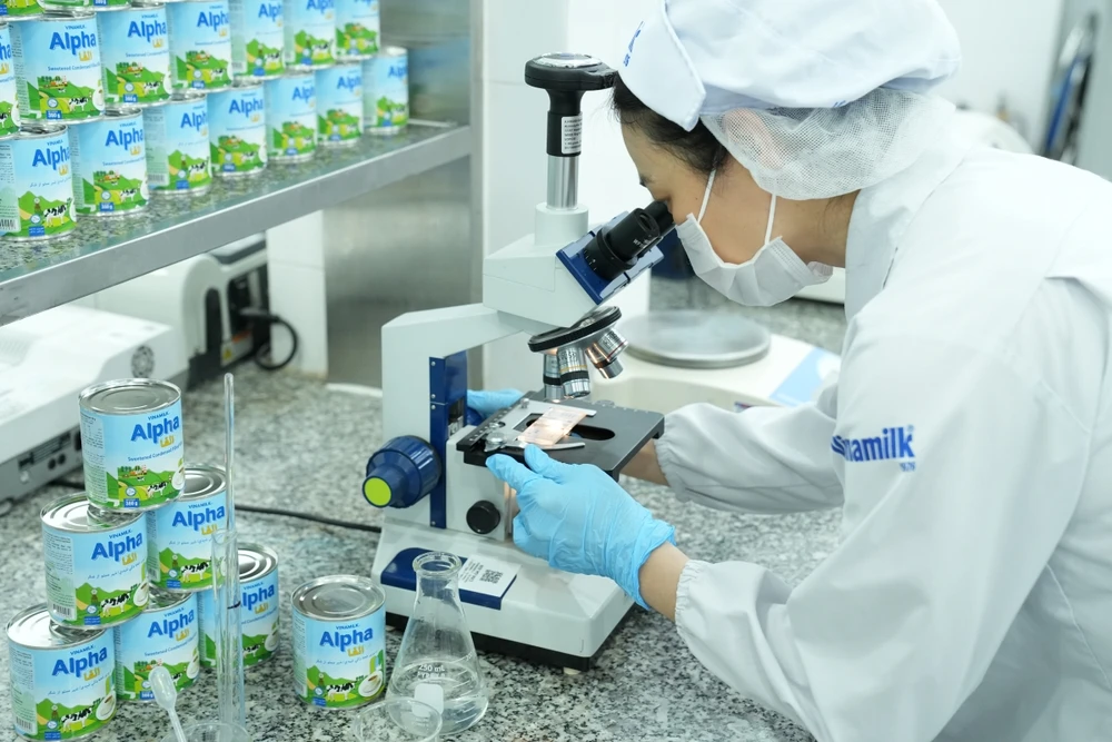 Vinamilk: sữa “Made in Vietnam” sẵn sàng cạnh tranh chất lượng với quốc tế.JPG