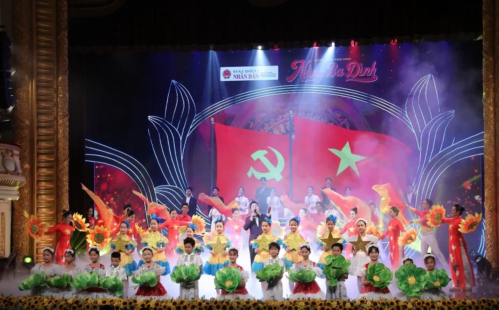 NSND Quốc Hưng biểu diễn tại chương trình. dep-niem-tin-mai-mai-2.jpg