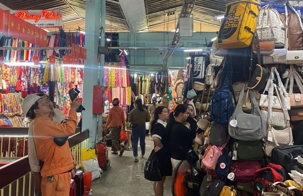 EVNCPC tăng cường kiểm tra và tuyên truyền an toàn điện.jpg