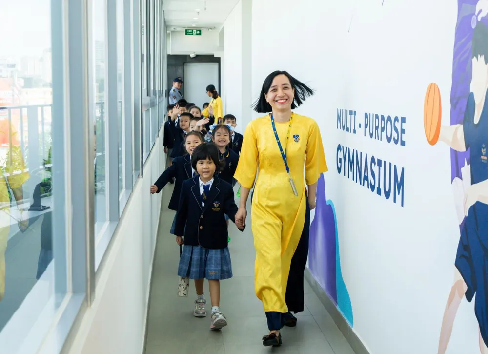 Học sinh Victoria School - Riverside hào hứng trong ngày khởi đầu năm học mới. khong-khi-khai-giang-ron-rang-tai-he-thong-truong-hoc-hanh-phuc-voi-su-dong-hanh-cua-unesco.jpg