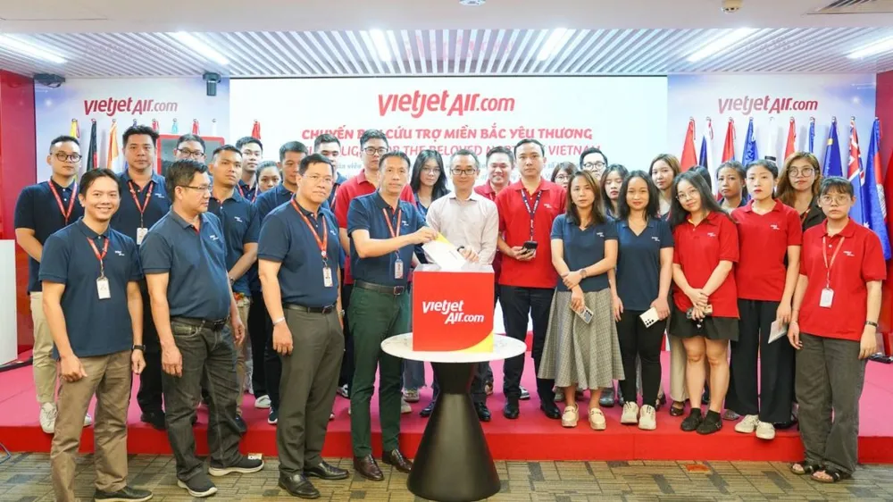 Sáng ngày 11-9, Vietjet đã tổ chức quyên góp trên toàn hệ thống nguoi-vietjet-huong-ve-mien-bac-yeu-thuong-2.jpg