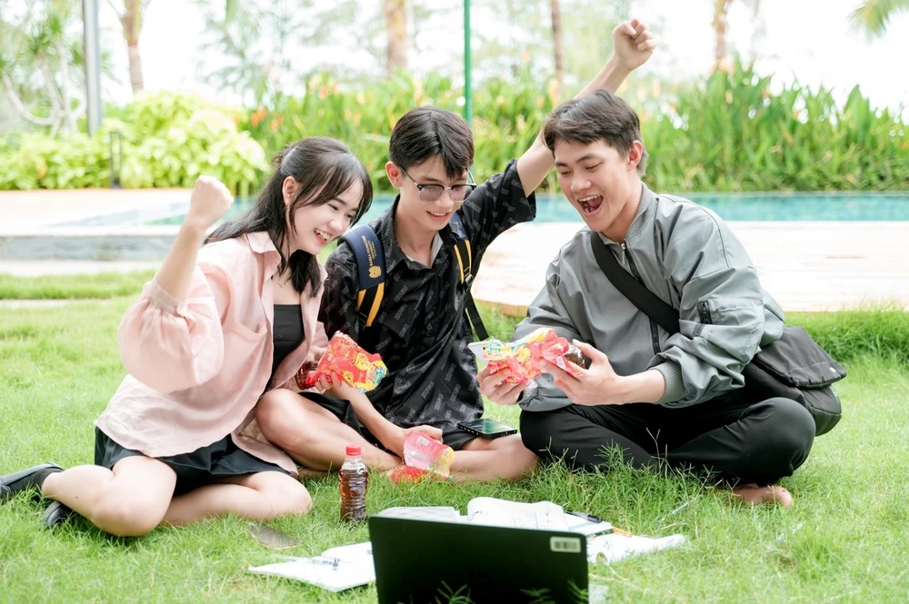 Chủ quán hủ tiếu bất ngờ trúng 9 miếng vàng SJC nhờ uống Trà Dr Thanh.jpg