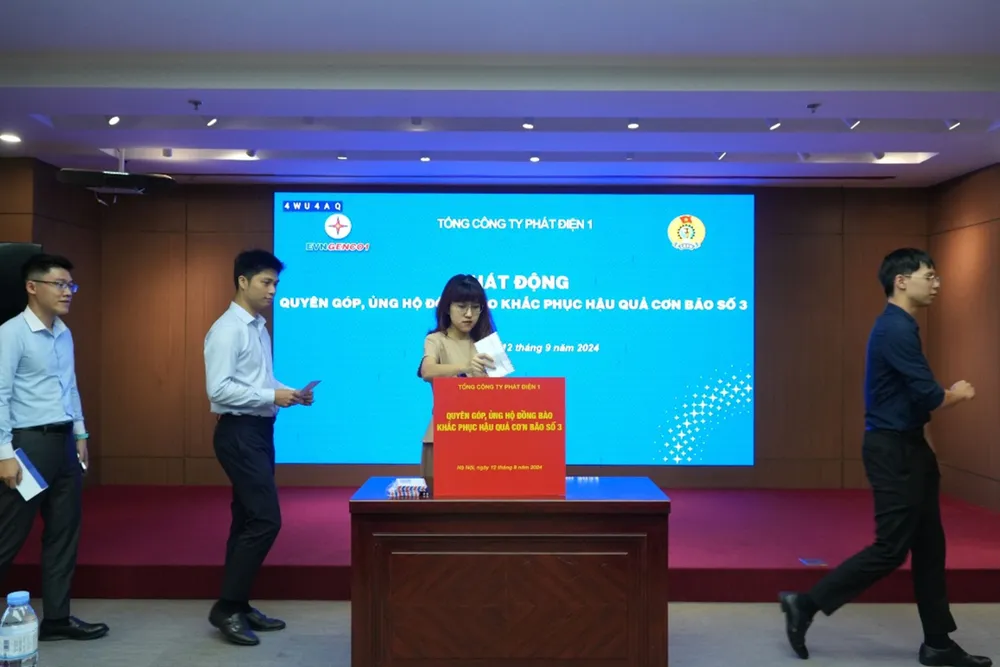 Hưởng ứng lời kêu gọi, ngay tại lễ phát động, CBCNV Cơ quan Tổng công ty Phát điện 1 đã tham gia ủng hộ đồng bào khắc phục hậu quả cơn bão số 3. CBCNV trong toàn EVNGENCO1 đóng góp ít nhất 1 ngày lương để ủng hộ đồng bào bị thiệt hại do thiên tai, bão lụt.jpg