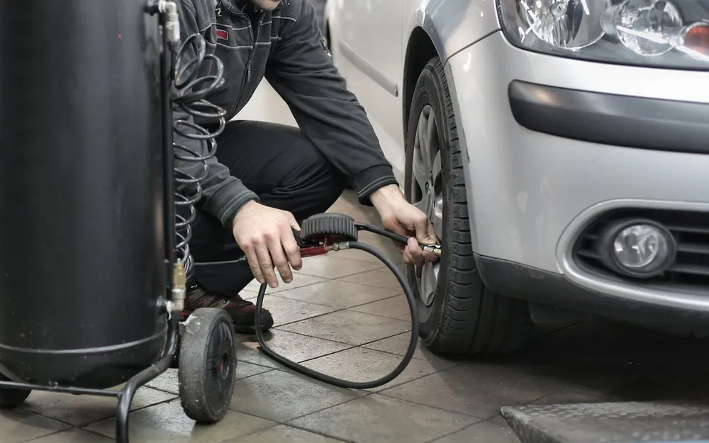 Công nghệ ô tô lương bao nhiêu? Cơ hội nghề nghiệp sau khi ra trường?.png