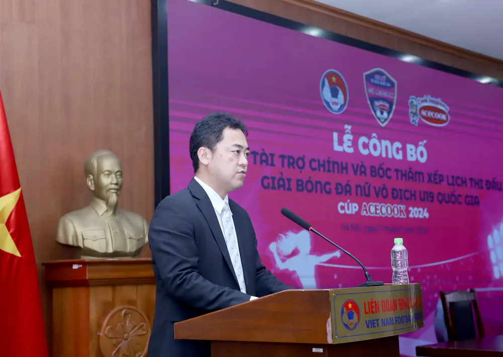 Ông Kajiwara Shinsuke – Phó Giám đốc Khối Marketing của Acecook Việt Nam. Acecook Việt Nam là nhà tài trợ chính Giải Bóng đá nữ vô địch U19 Quốc gia - Cúp Acecook 2024.JPG