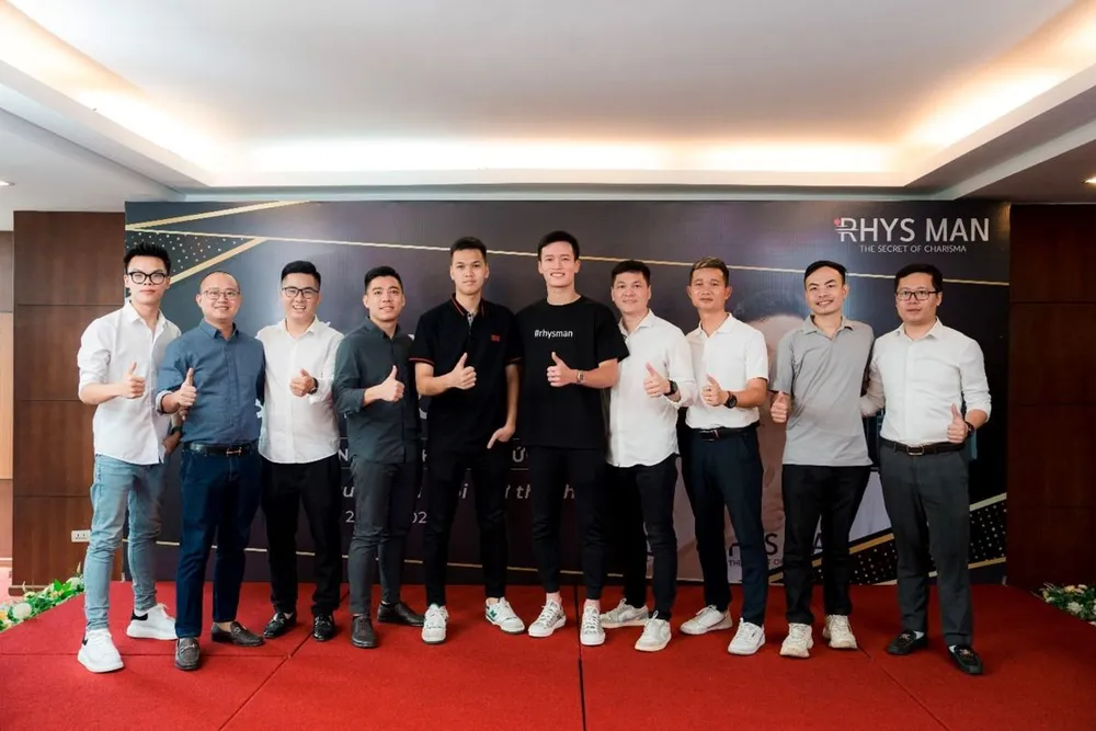 Rhys Man hợp tác cùng Quả Bóng Vàng 2023 Nguyễn Hoàng Đức và Game thủ Đế Chế Chim Sẻ Đi Nắng. Rhys Man: Phát triển bền vững giữa làn sóng tăng trưởng thị trường.jpg