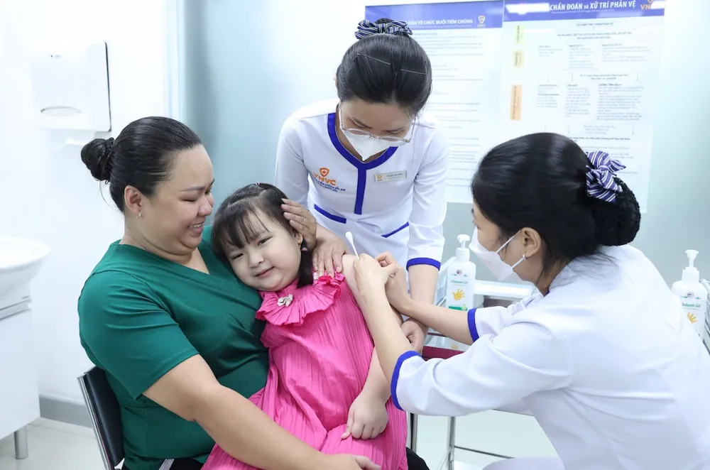 viet-nam-da-co-vac-xin-sot-xuat-huyet-cho-tre-em-va-nguoi-lon-2.png