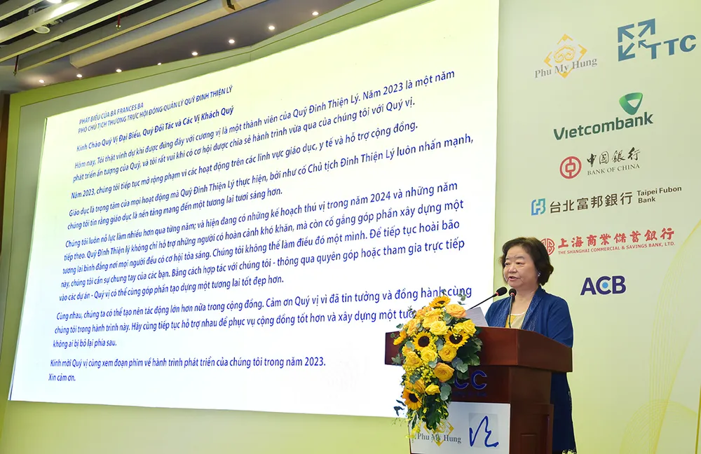 Công ty Phú Mỹ Hưng và Quỹ Đinh Thiện Lý trao tặng học bổng hơn 7 tỷ đồng.JPG