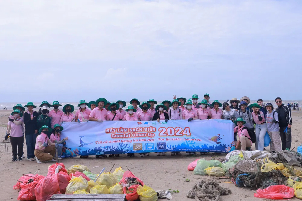 Tình nguyện viên C.P. Việt Nam háo hức tham gia Chiến dịch Làm sạch biển 2024. cp-viet-nam-tham-gia-lam-sach-bo-bien-phuoc-hung.JPG