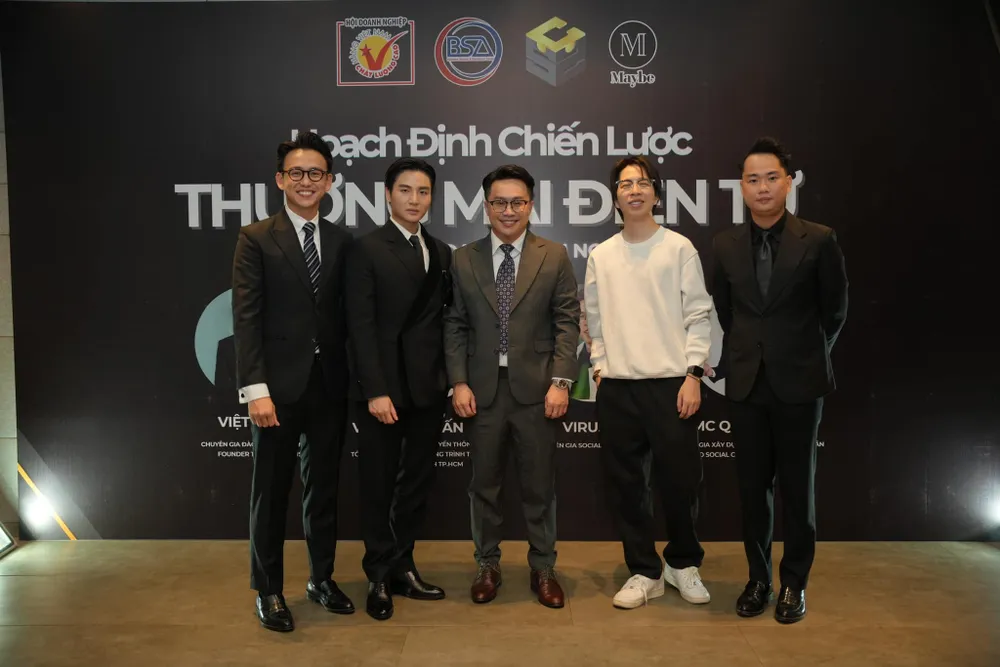 Khóa đào tạo quy tụ đội ngũ giảng viên là những chuyên gia hàng đầu trong các lĩnh vực liên quan, từ thương mại điện tử, tiếp thị, bán hàng trực tuyến. doanh-nghiep-can-gi-de-tien-phong-trong-thuong-mai-dien-tu-2.jpg