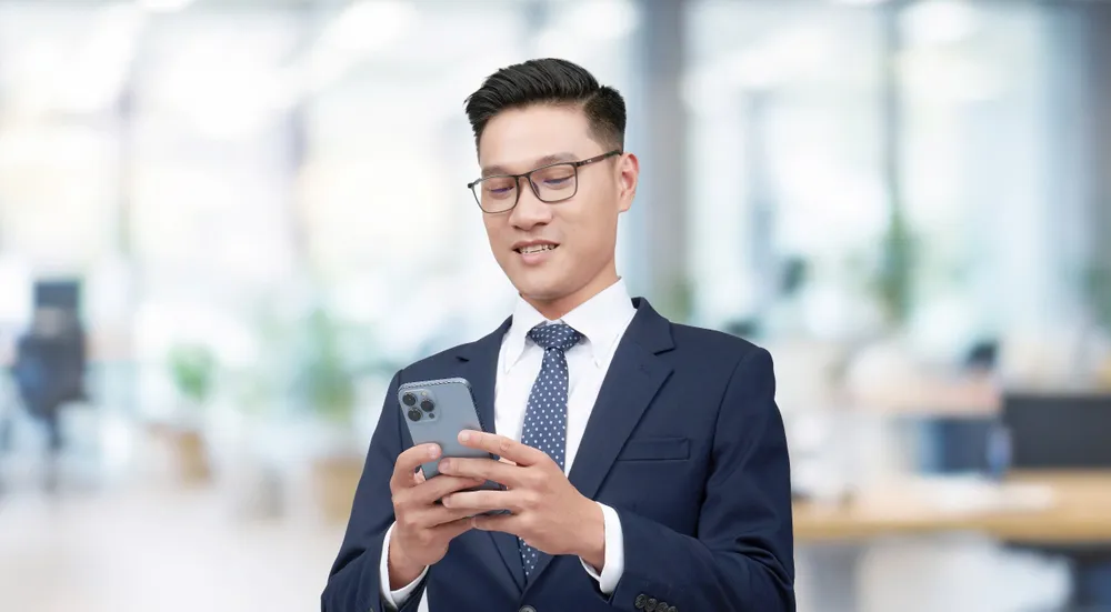 Tra cứu và lựa chọn gói tiết kiệm phù hợp dễ dàng với Vietbank. mua-gan-ket-dong-day-yeu-thuong-2.jpg