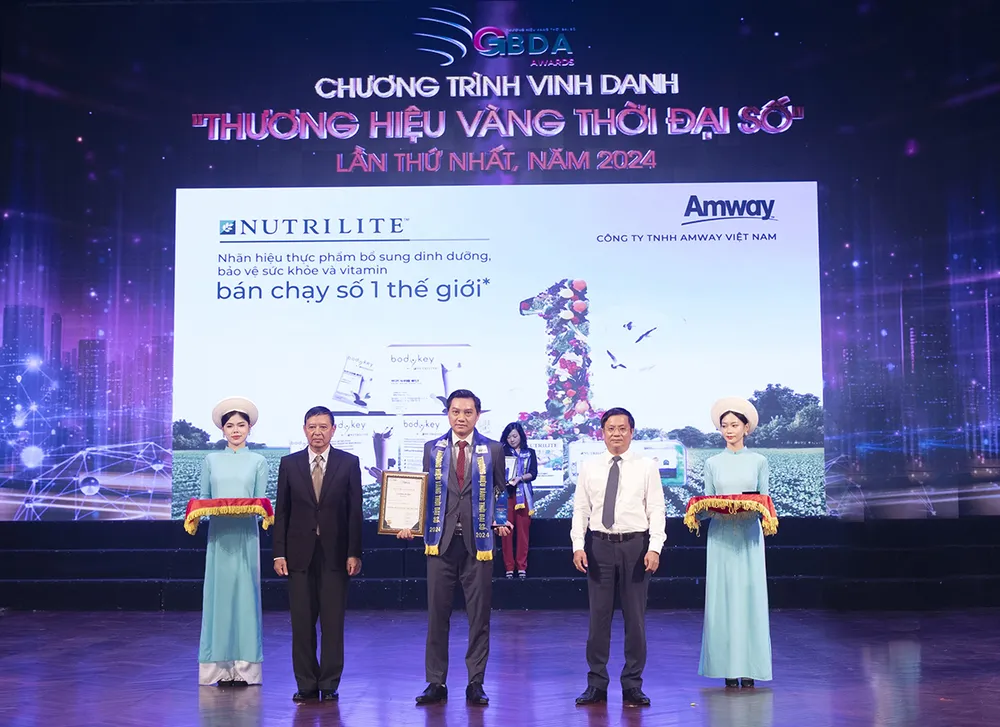 amway-viet-nam-vinh-du-nhan-giai-thuong-thuong-hieu-vang-phat-trien-ben-vung.jpg