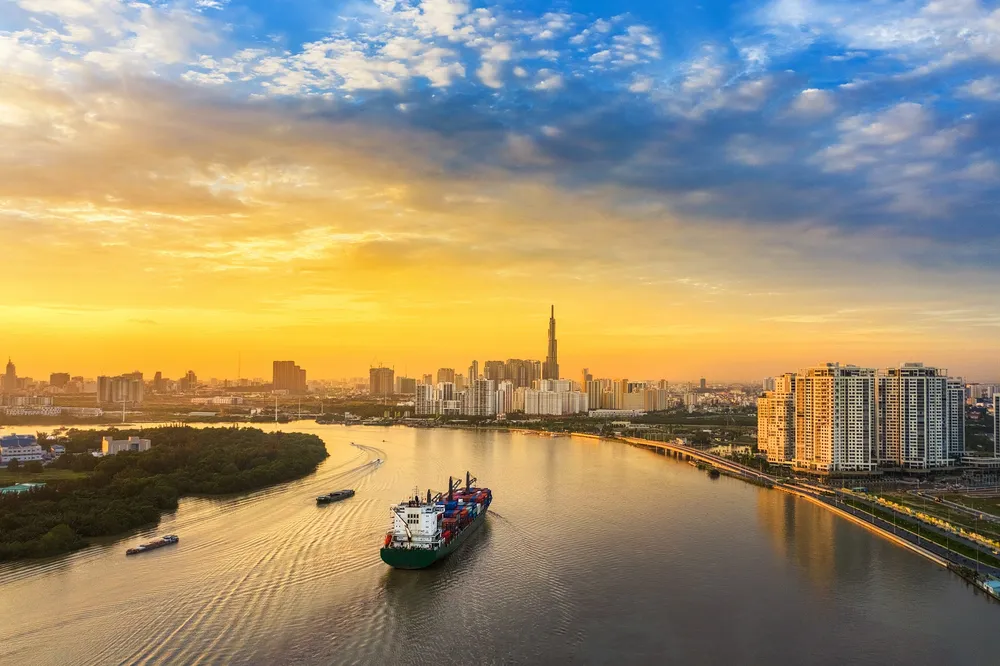 Hành lang sông Sài Gòn cần là trung tâm của các quy hoạch sắp tới. Ảnh: Shutterstock vi-sao-sun-group-de-xuat-xay-tuyen-duong-sat-nhe-sai-gon-tay-ninh-dai-gan-100km.jpg