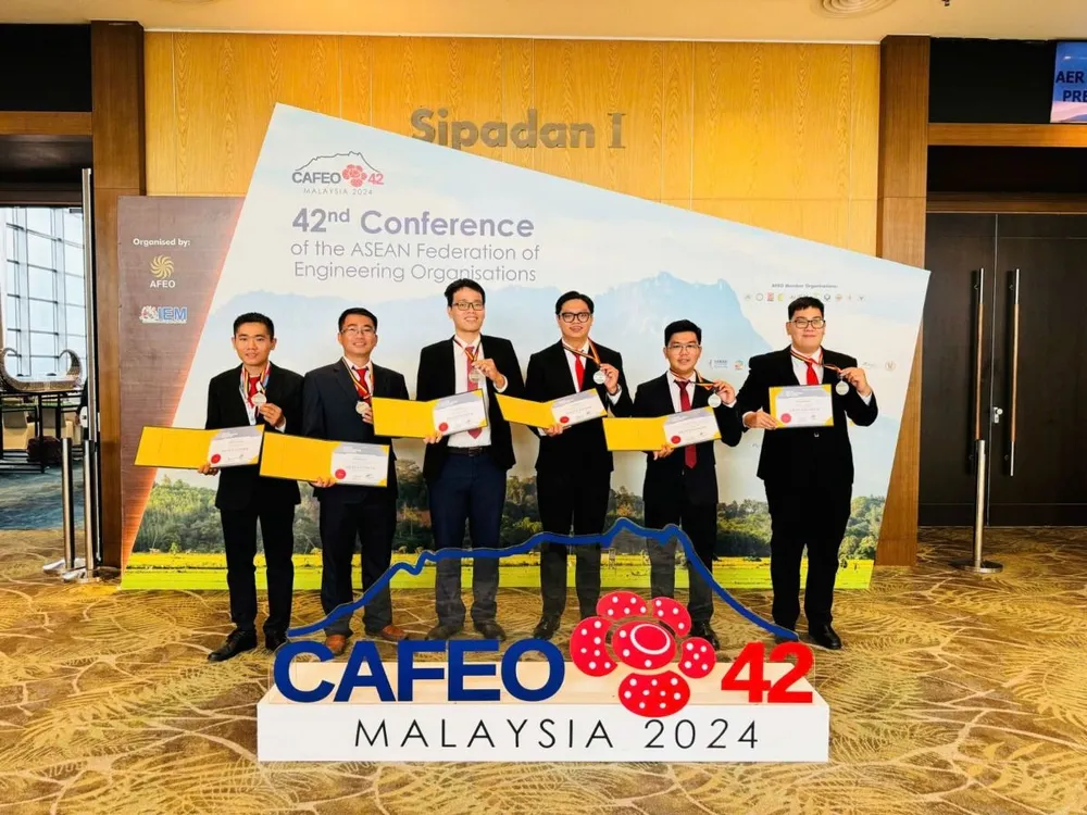6 kỹ sư EVNHCMC nhận chứng chỉ kỹ sư chuyên nghiệp ASEAN tại CAFEO-42. EVNHCMC có thêm 28 kỹ sư chuyên nghiệp ASEAN trong năm nay.jpg