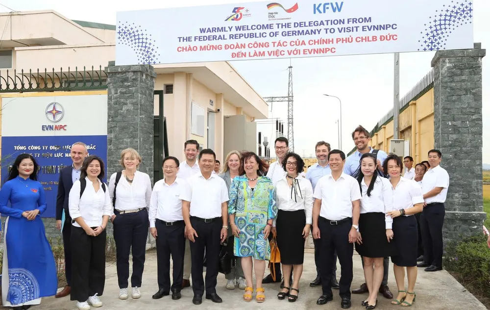 Đoàn công tác cấp cao của Chính phủ CHLB Đức thăm và làm việc với Tổng công ty Điện lực miền Bắc.jpg