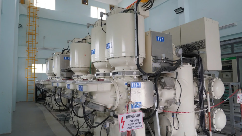 EVNHCMC: Đóng điện thành công trạm biến áp 110kV Chợ Lớn.jpg